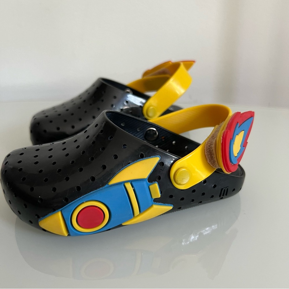 MINI MELLISA Rocket Black and Yellow Clogs, 8 Toddler - Picture 9 of 9